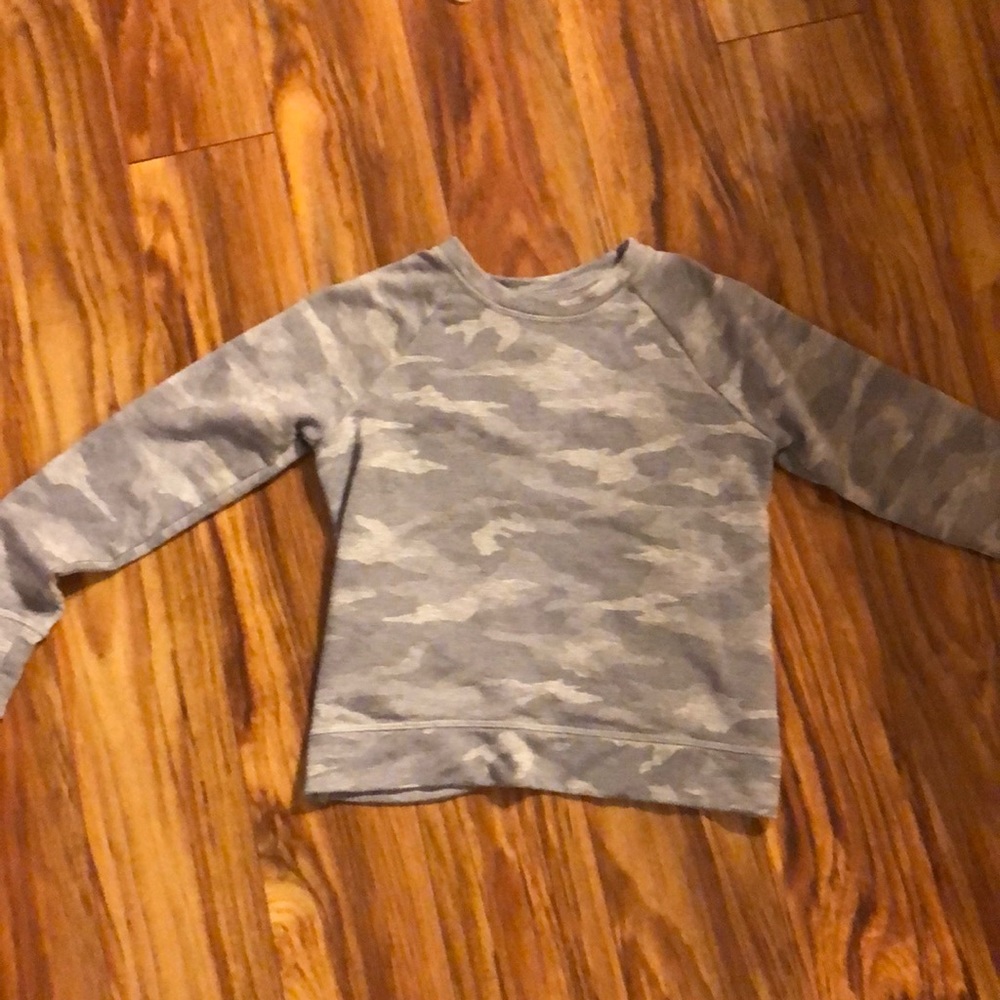 Stylish sweatshirt from Athleta girl